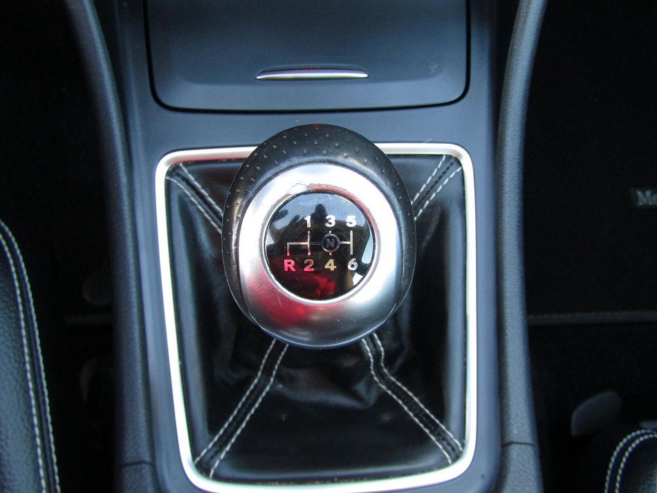 Mercedes-Benz GLA 1.6i  GLA180