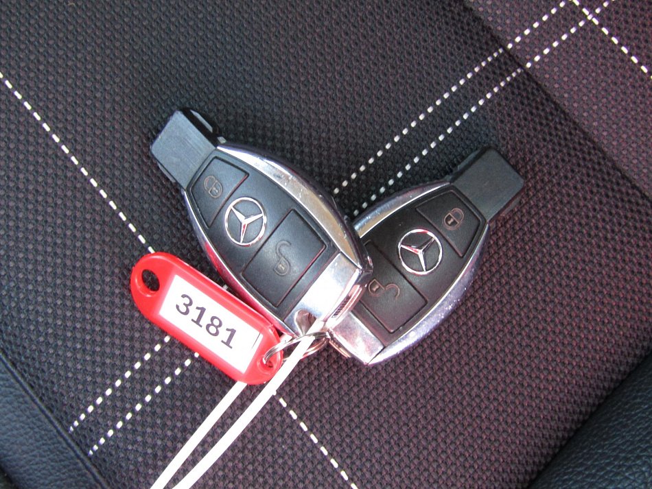 Mercedes-Benz GLA 1.6i  GLA180