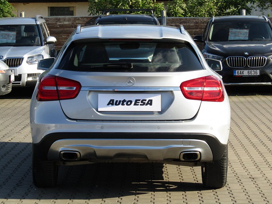 Mercedes-Benz GLA 1.6i  GLA180