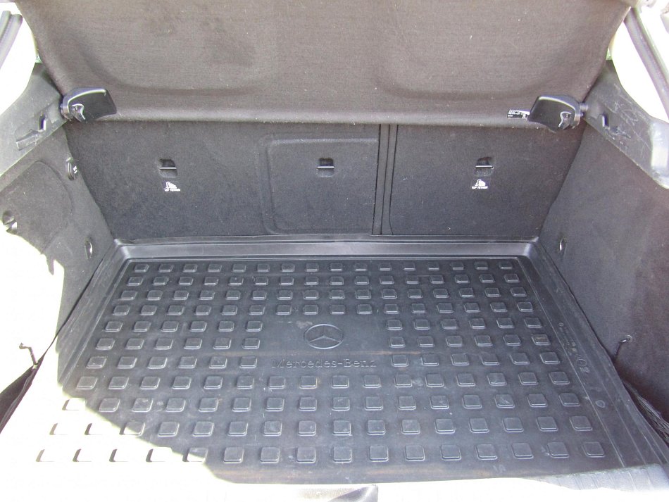 Mercedes-Benz GLA 1.6i  GLA180