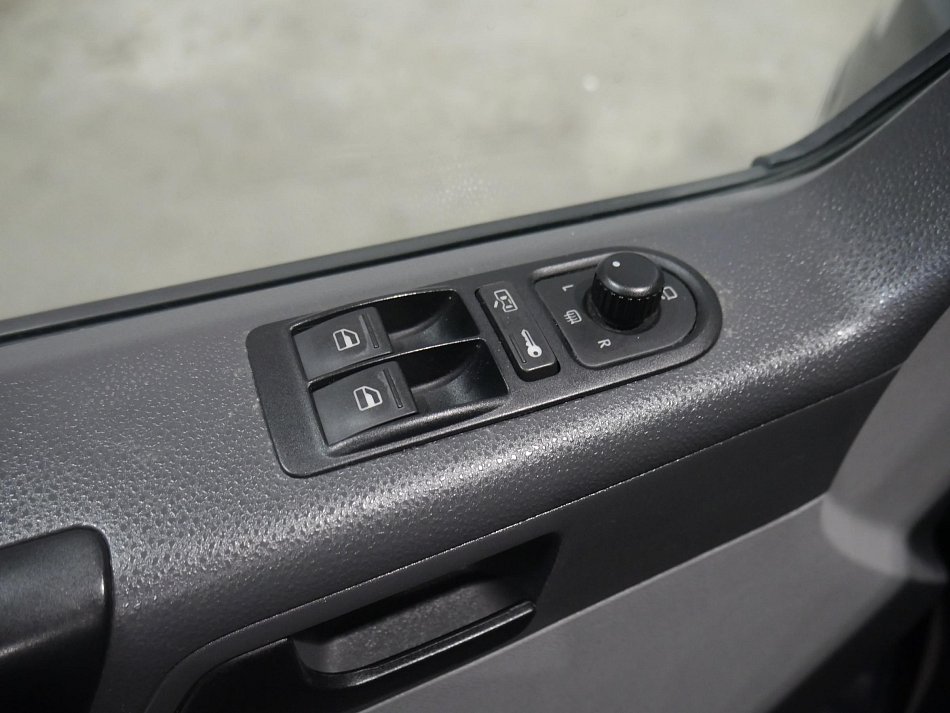 Volkswagen Transporter 1.9TDi  5míst