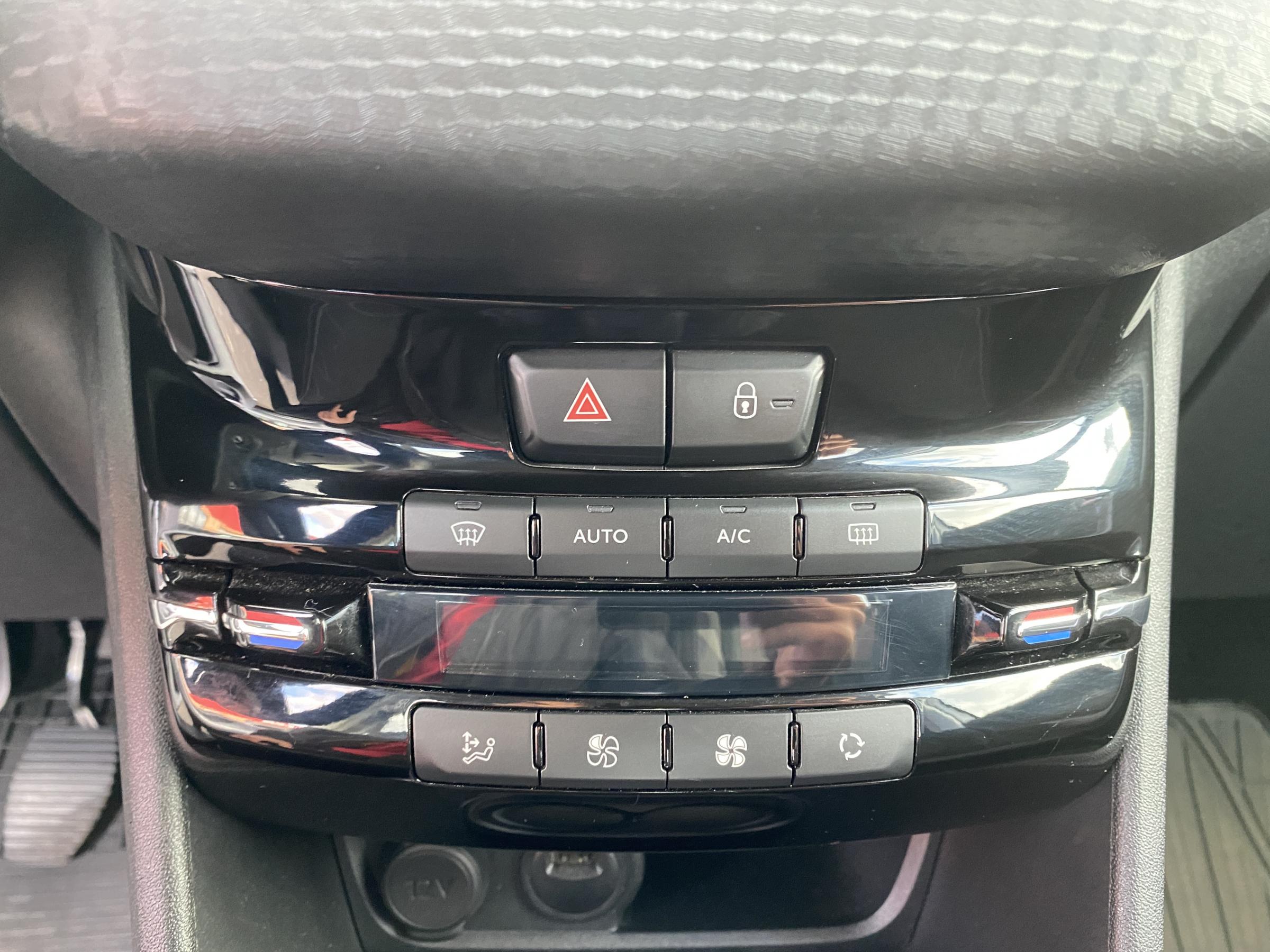 Peugeot 2008, 2018 - pohled č. 16