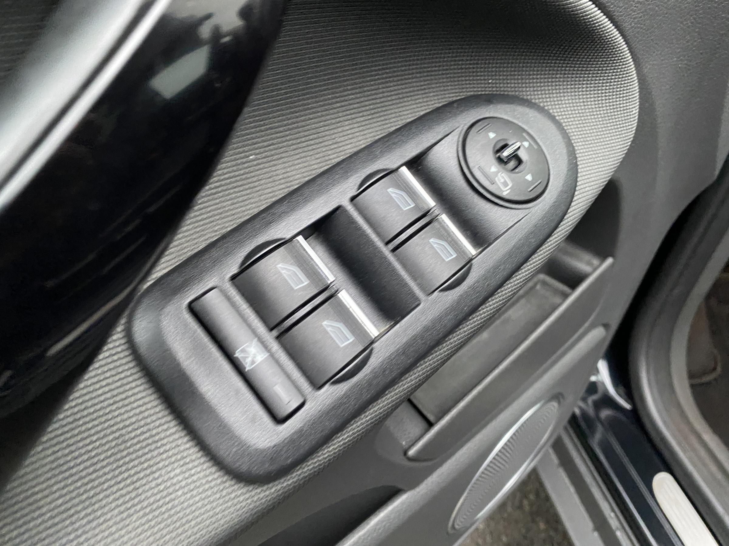 Ford Kuga, 2012 - pohled č. 13