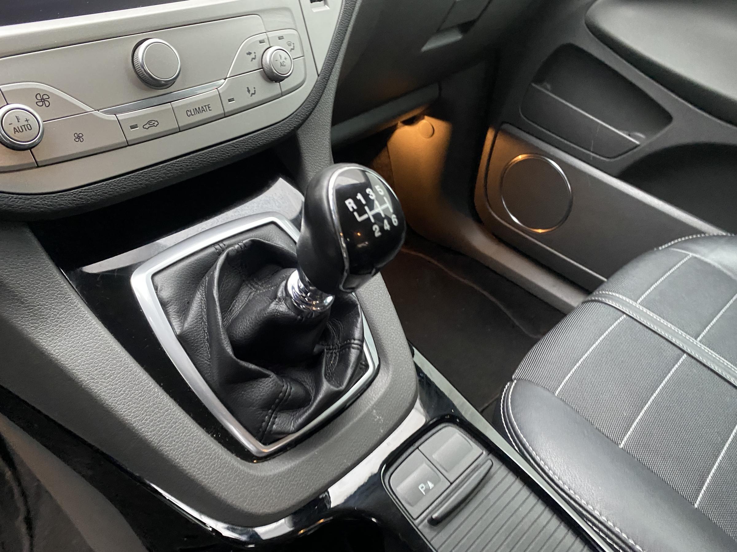 Ford Kuga, 2012 - pohled č. 16