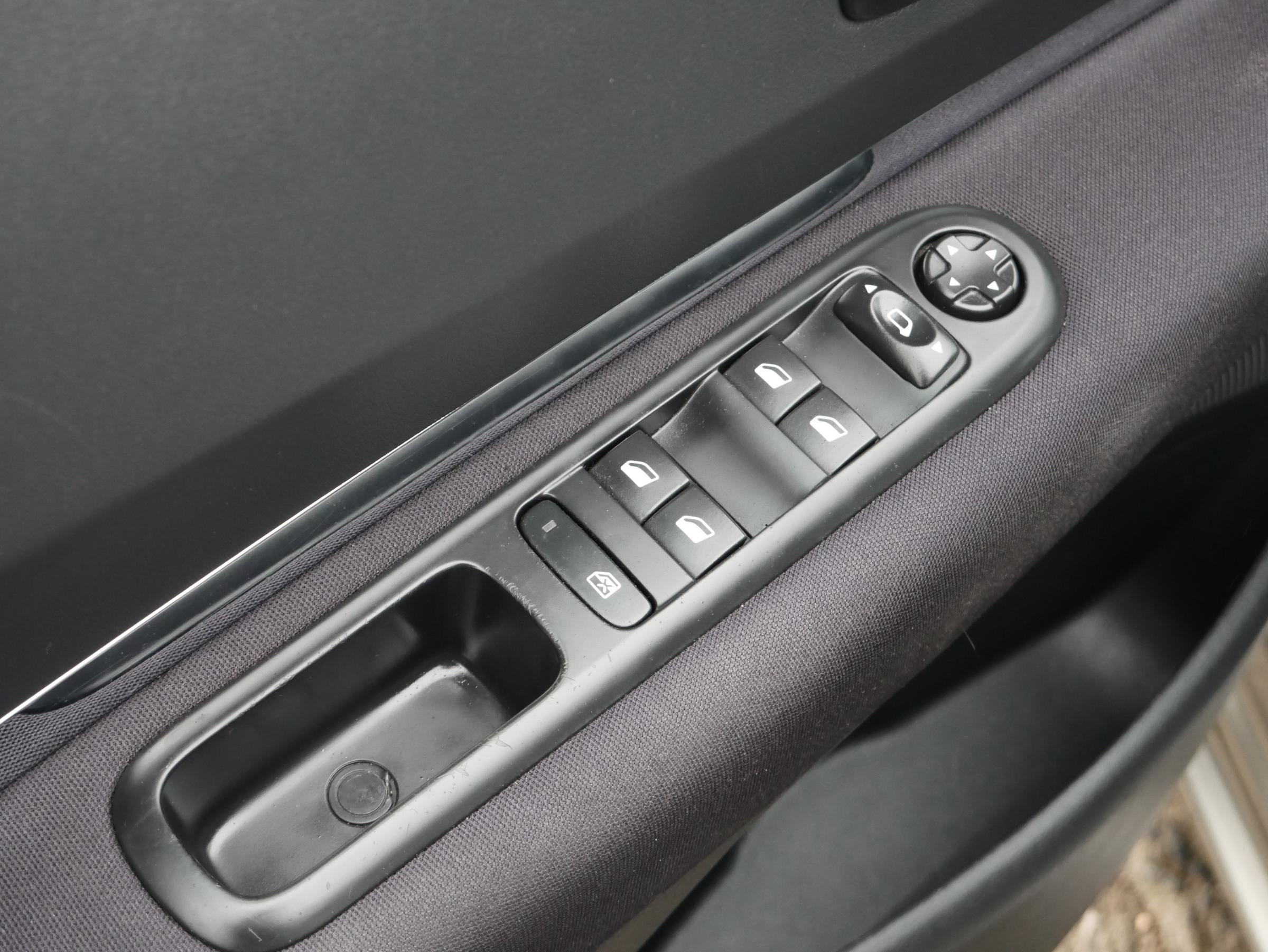 Peugeot 5008, 2016 - pohled č. 17