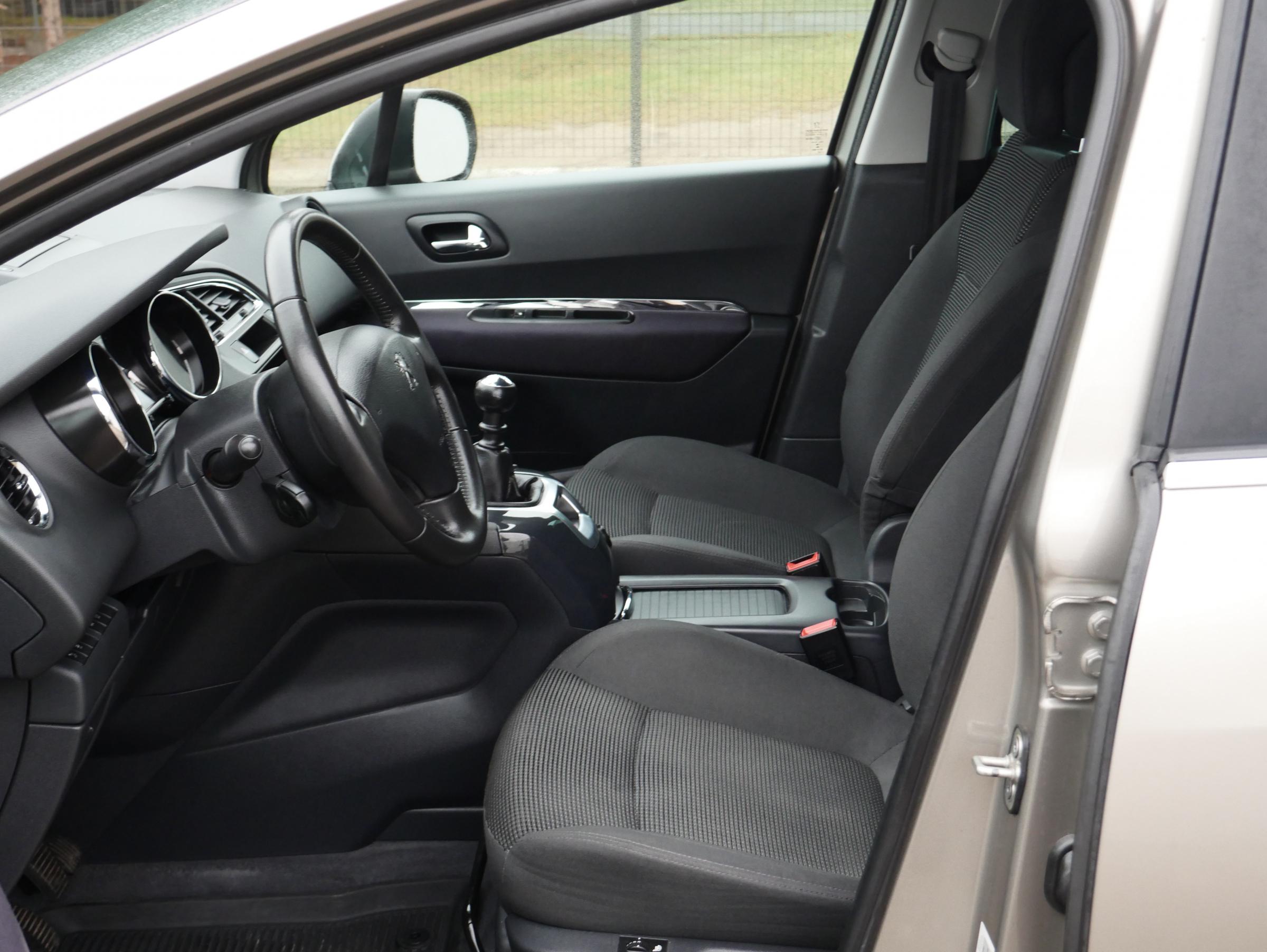 Peugeot 5008, 2016 - pohled č. 9