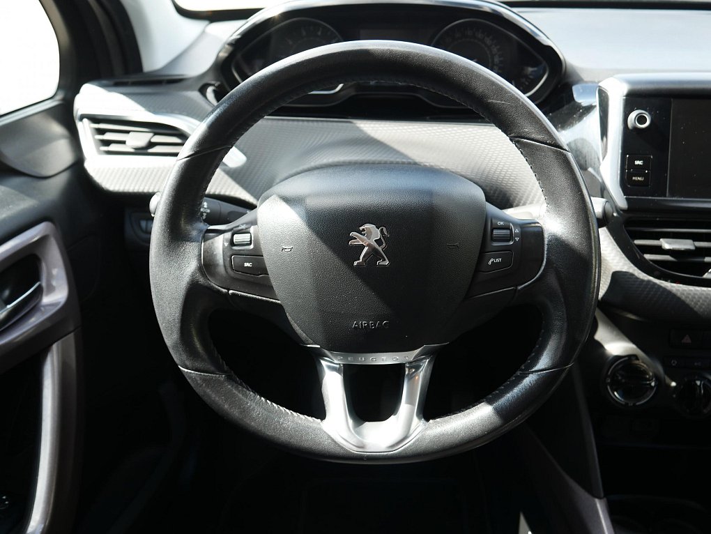 Peugeot 2008 1.2i 
