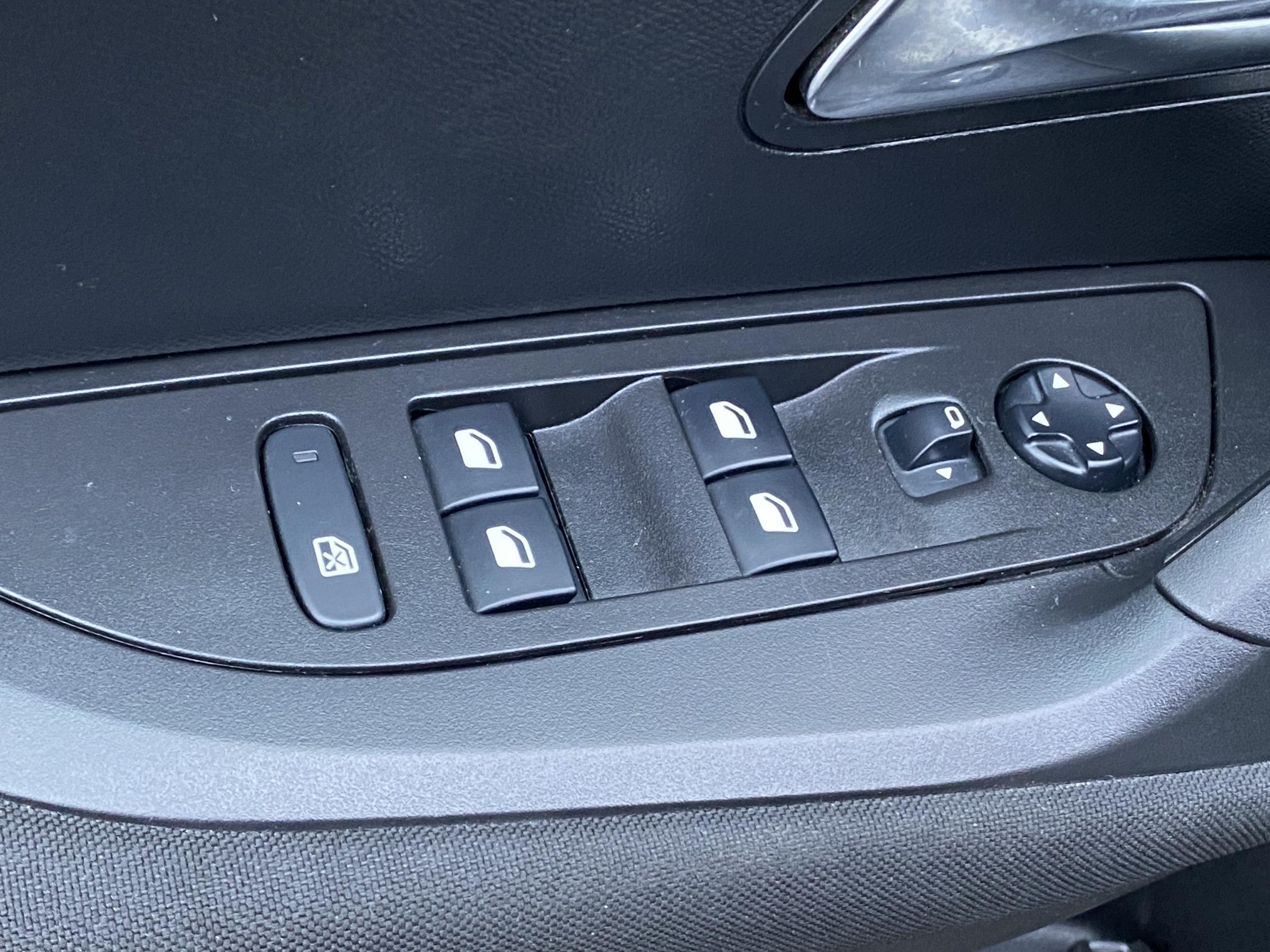 Peugeot 2008, 2021 - pohled č. 15