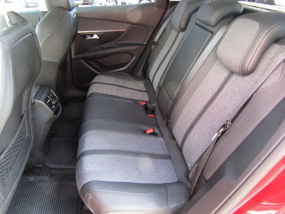 Peugeot 3008 1.2 PT Allure