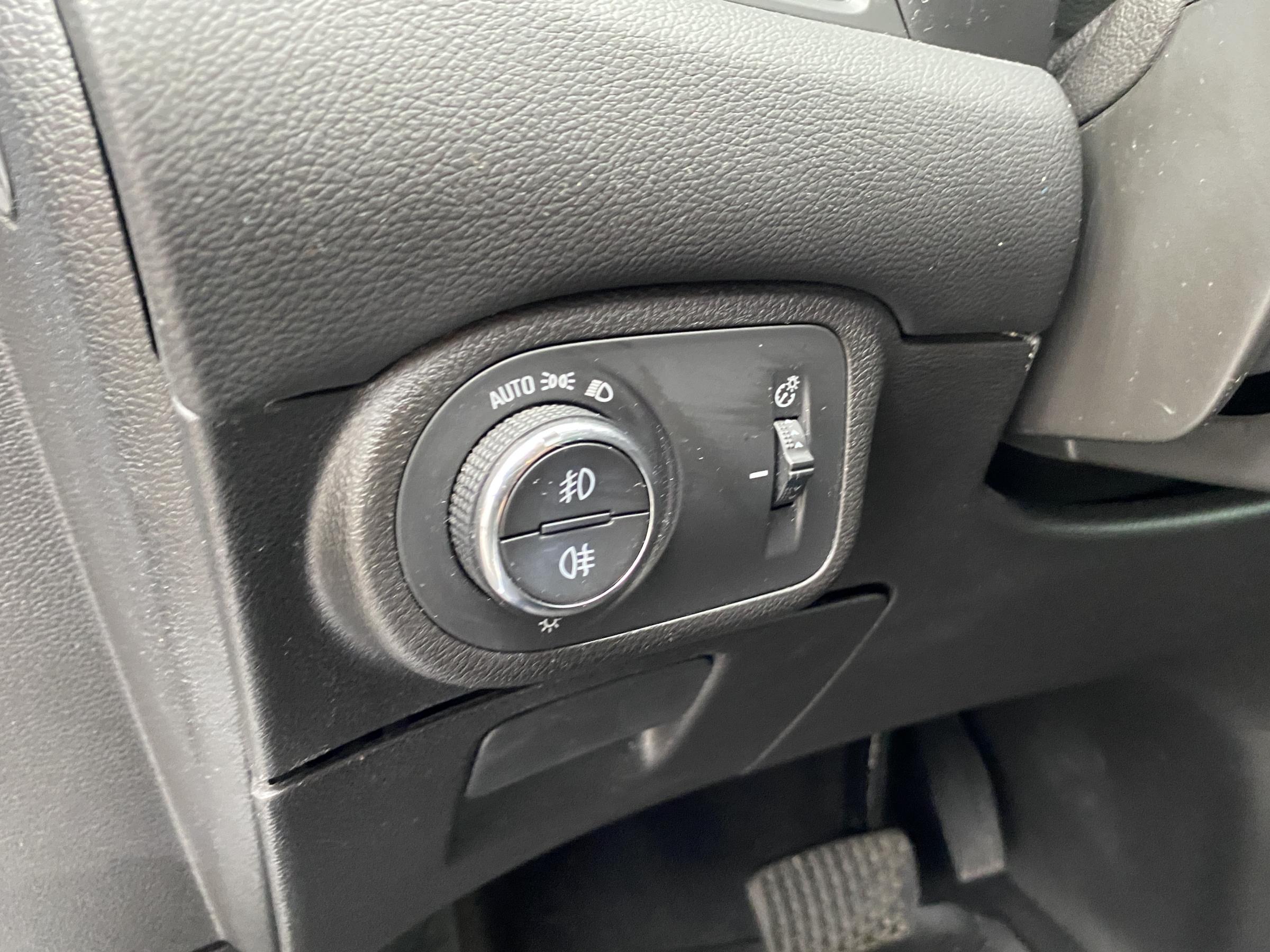 Opel Zafira, 2017 - pohled č. 16