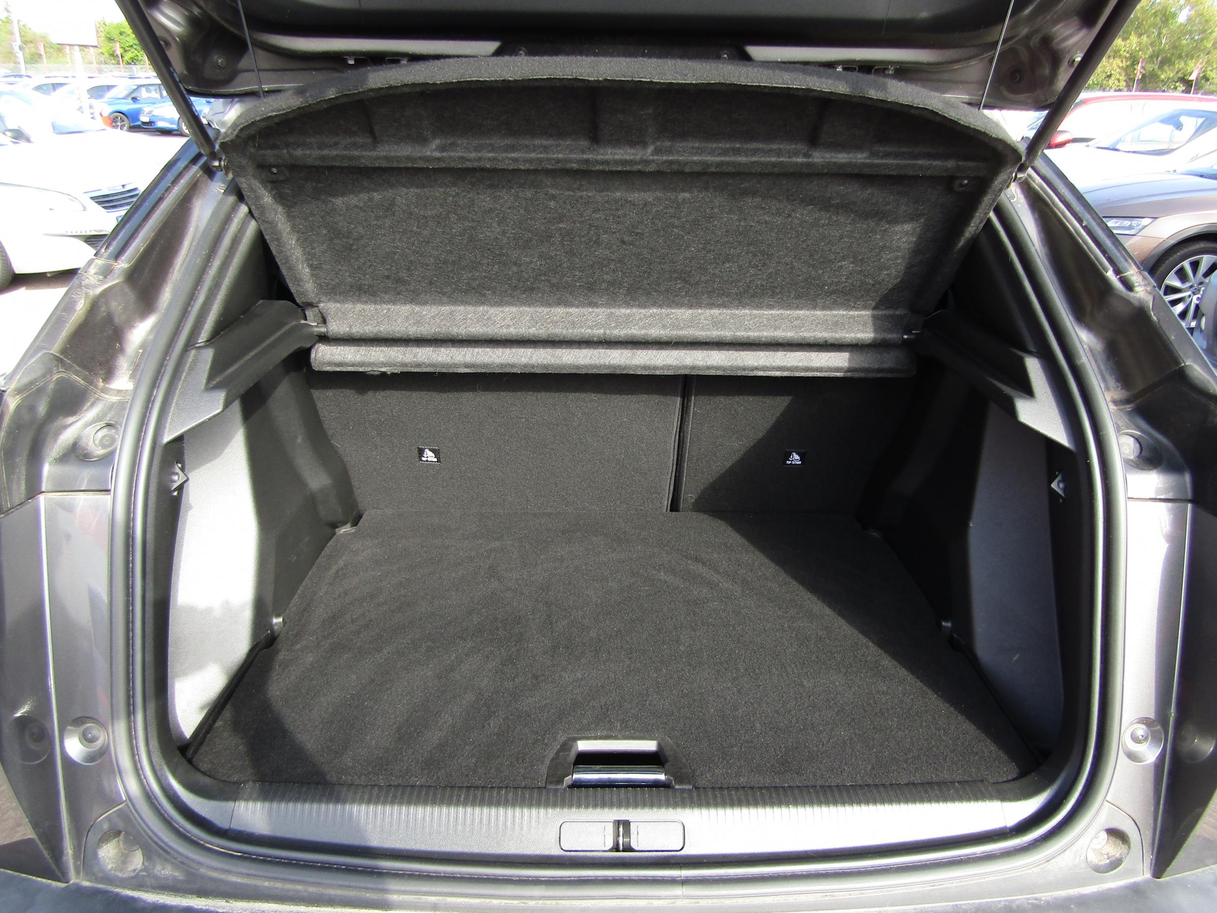 Peugeot 2008, 2021 - pohled č. 7