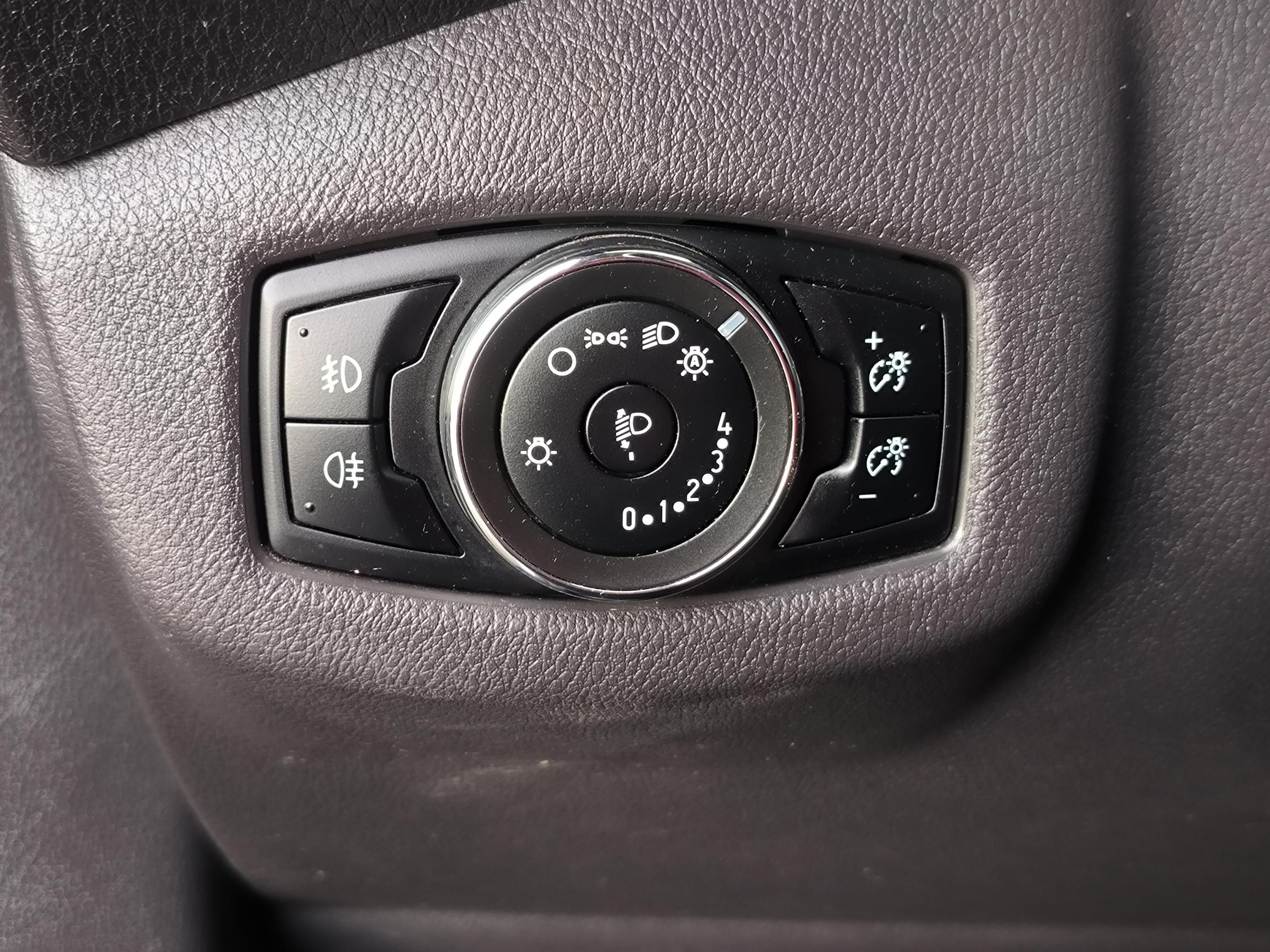 Ford Tourneo Connect, 2015 - pohled č. 18