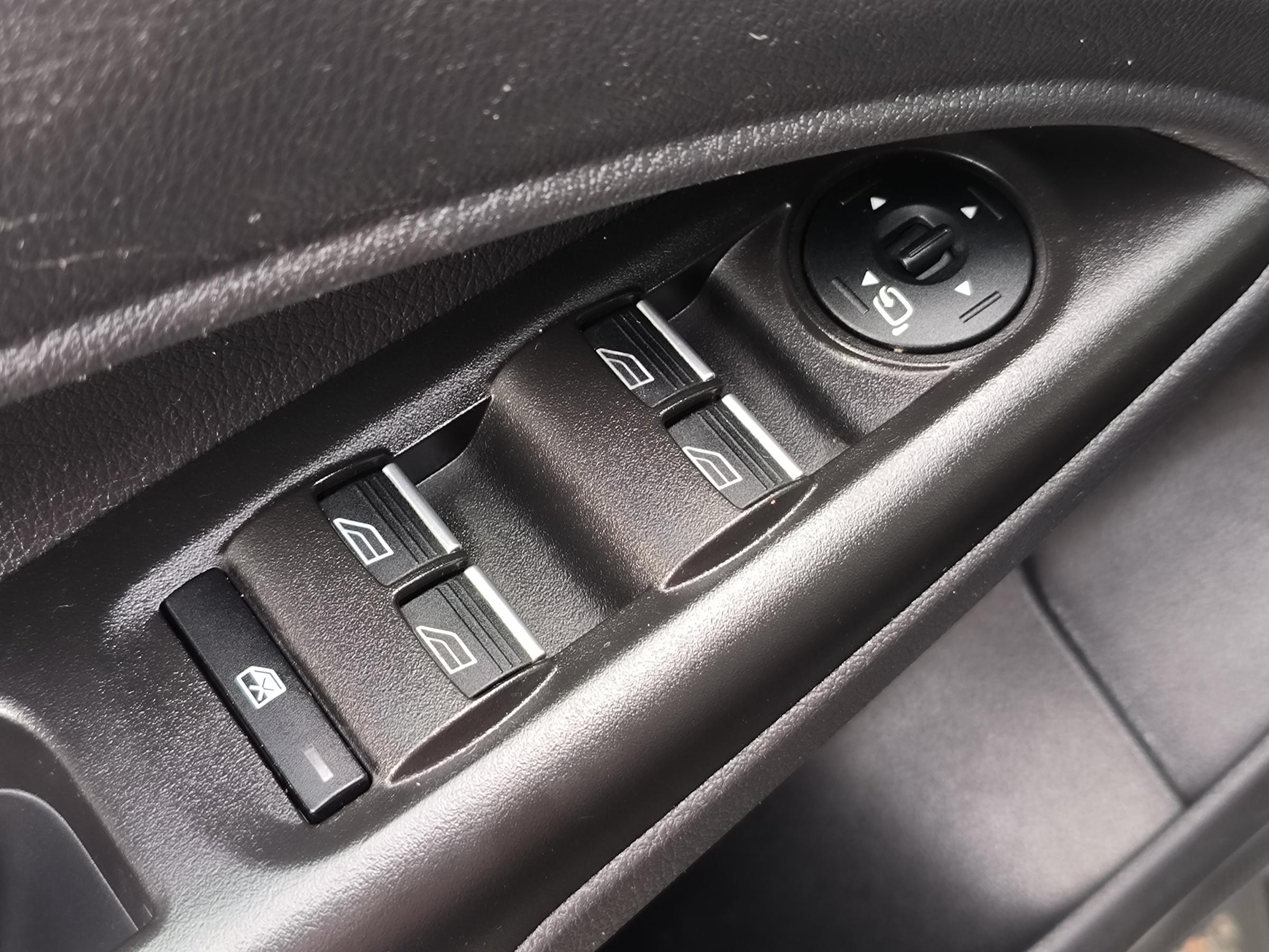 Ford Tourneo Connect, 2015 - pohled č. 19