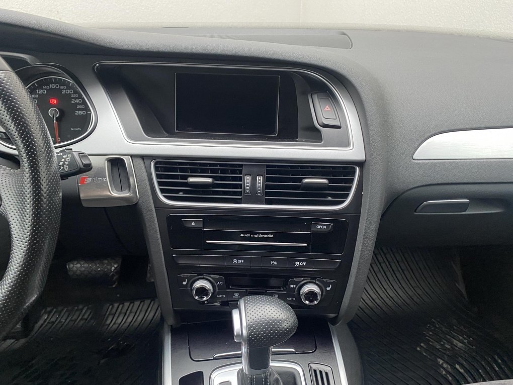 Audi A4 2.0 TDi S-line quattro