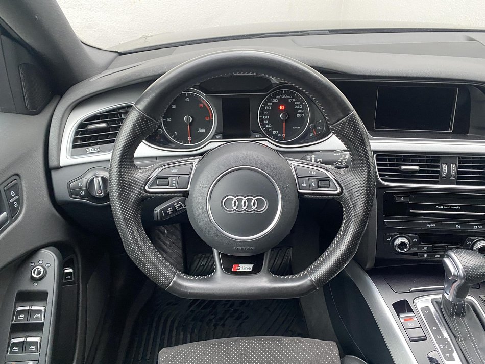 Audi A4 2.0 TDi S-line quattro