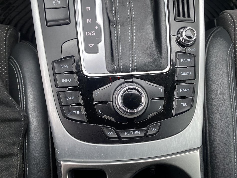 Audi A4 2.0 TDi S-line quattro