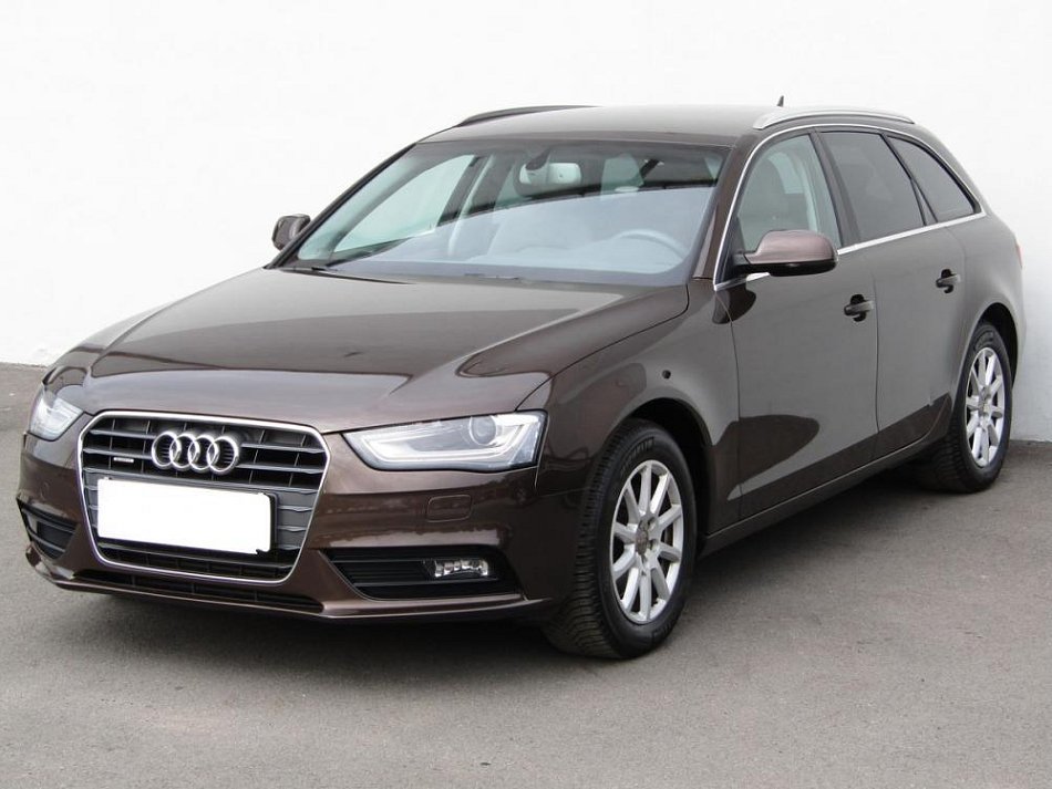 Audi A4 2.0 TDi S-line quattro