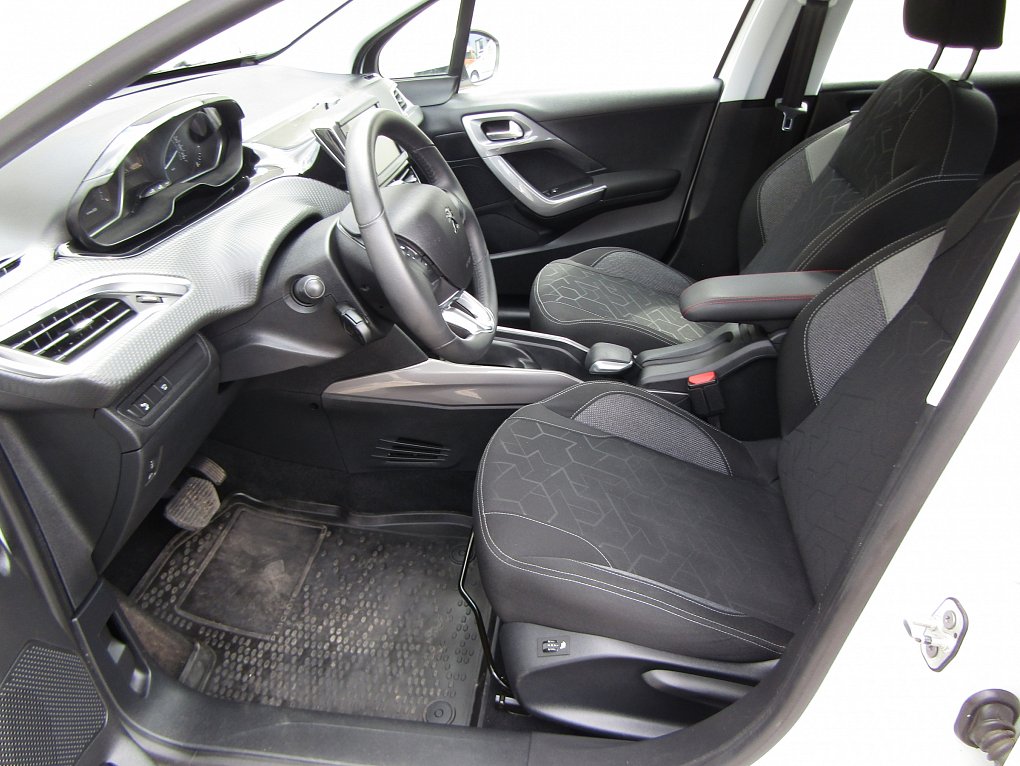 Peugeot 2008 1.2 PT 