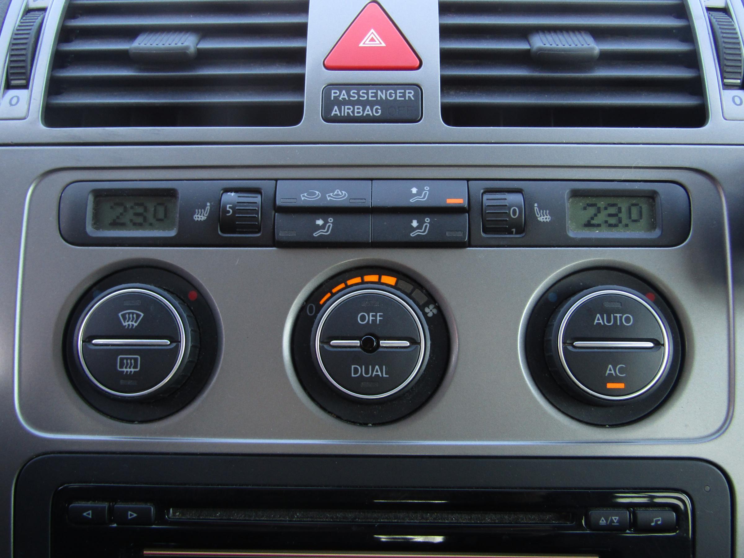 Volkswagen Touran, 2009 - pohled č. 16