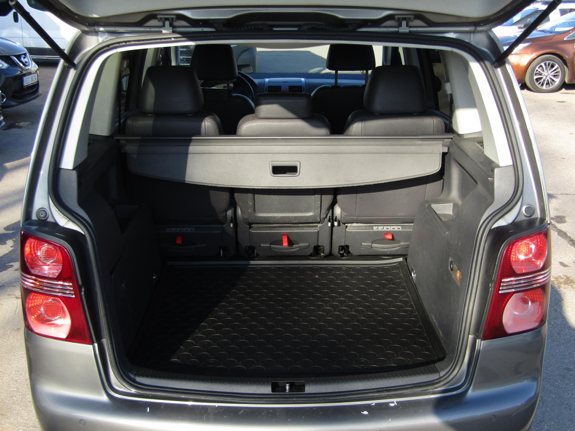 Volkswagen Touran, 2009 - pohled č. 7