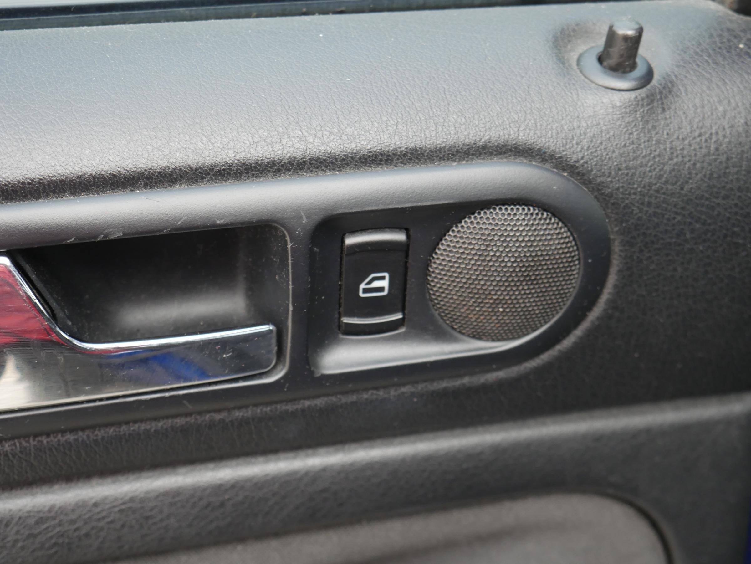 Volkswagen Passat, 2003 - pohled č. 12