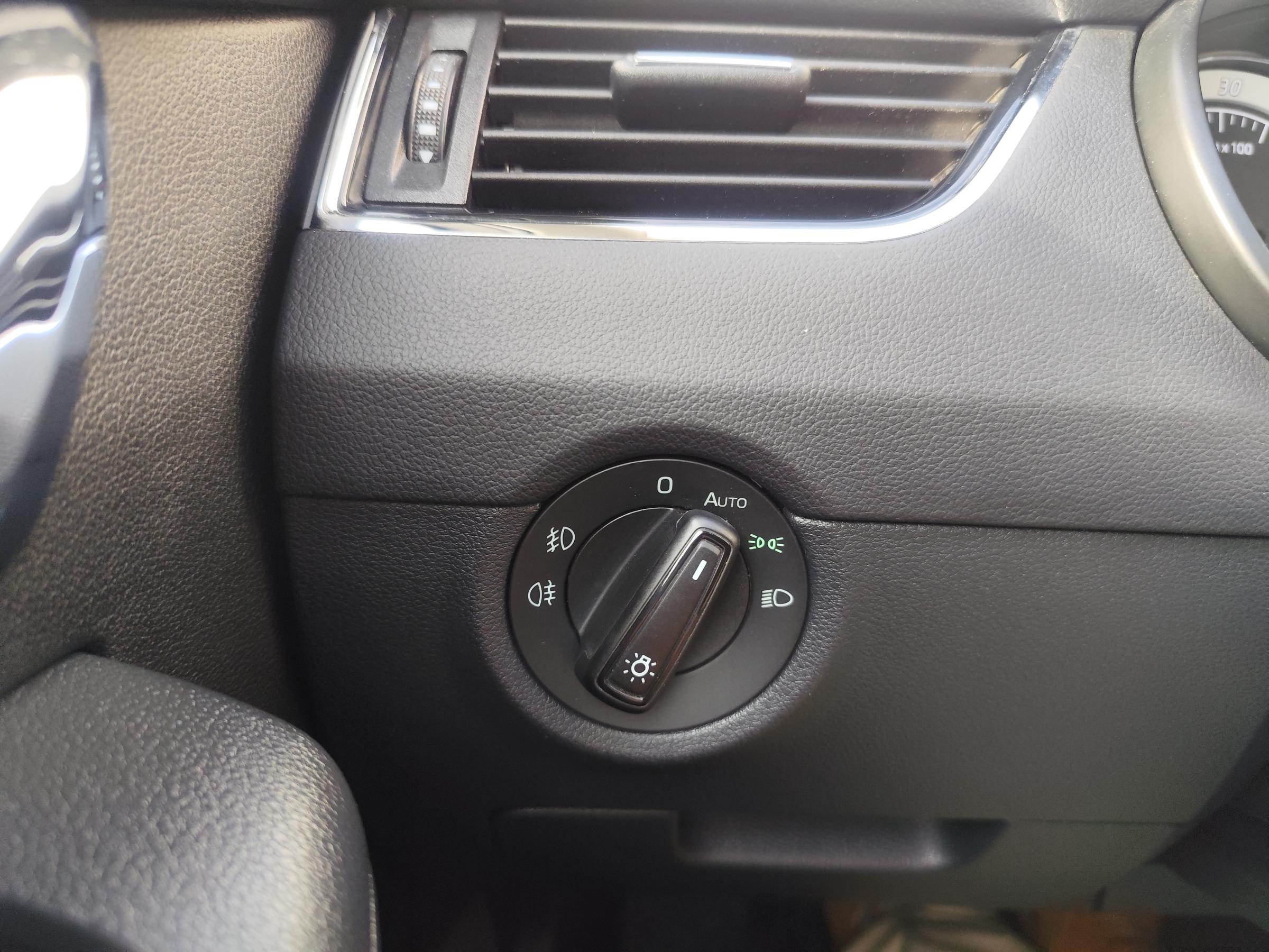 Škoda Octavia III, 2017 - pohled č. 23