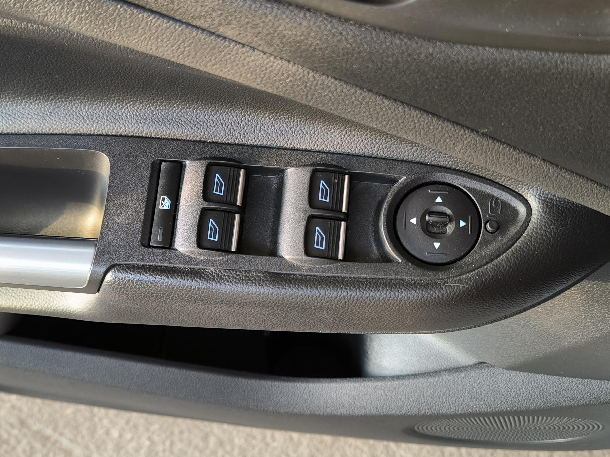 Ford Kuga, 2016 - pohled č. 17