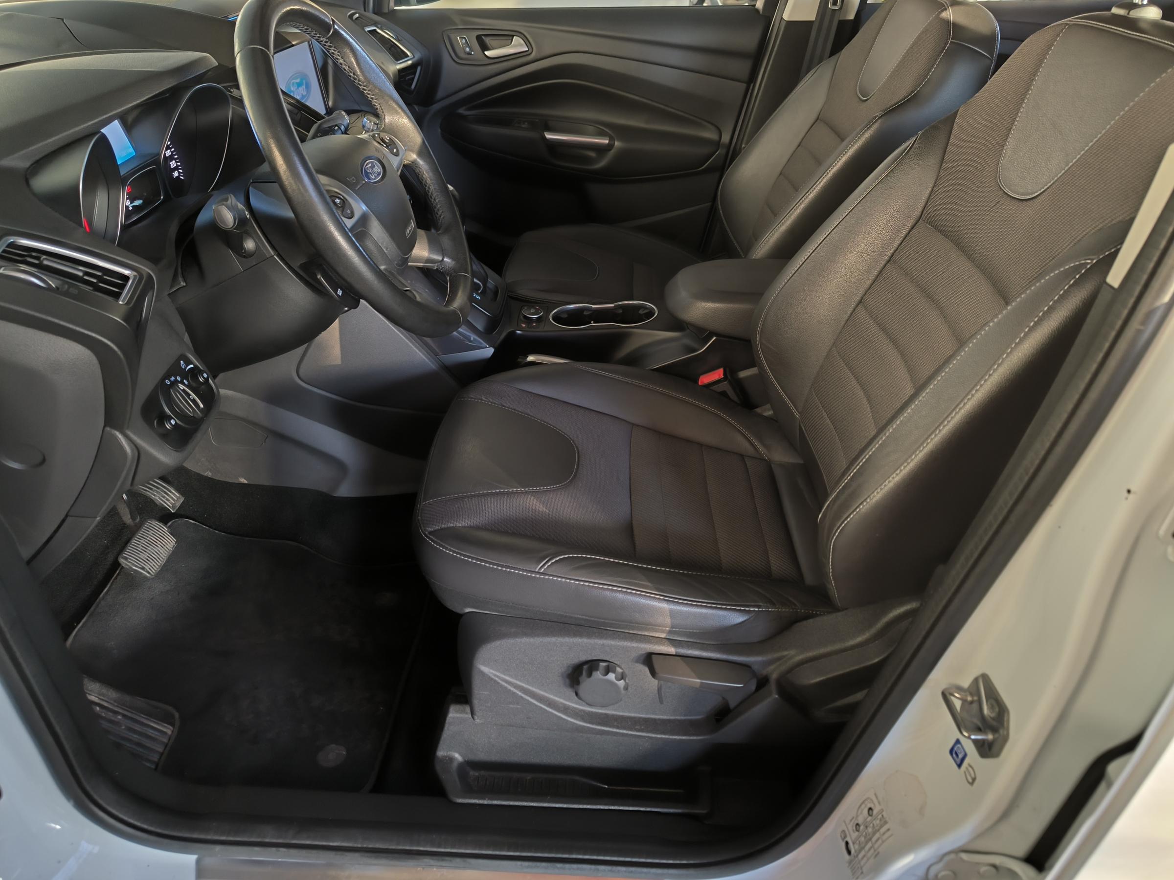 Ford Kuga, 2016 - pohled č. 8