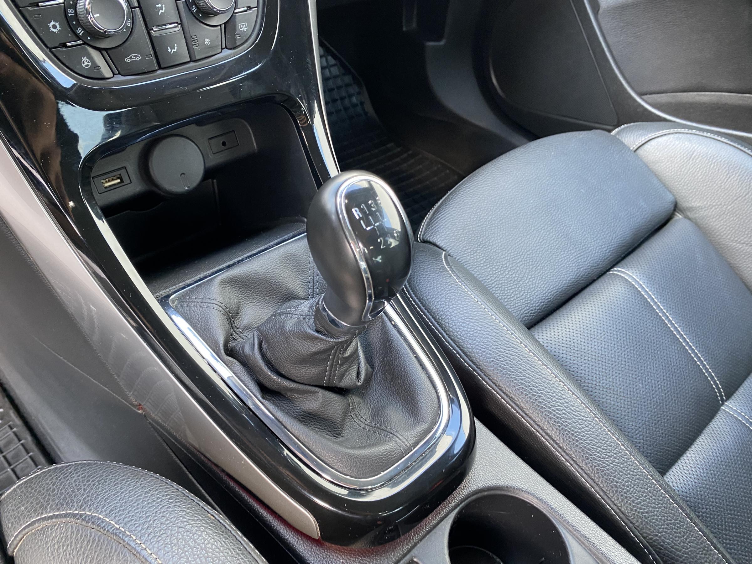 Opel Astra, 2015 - pohled č. 16