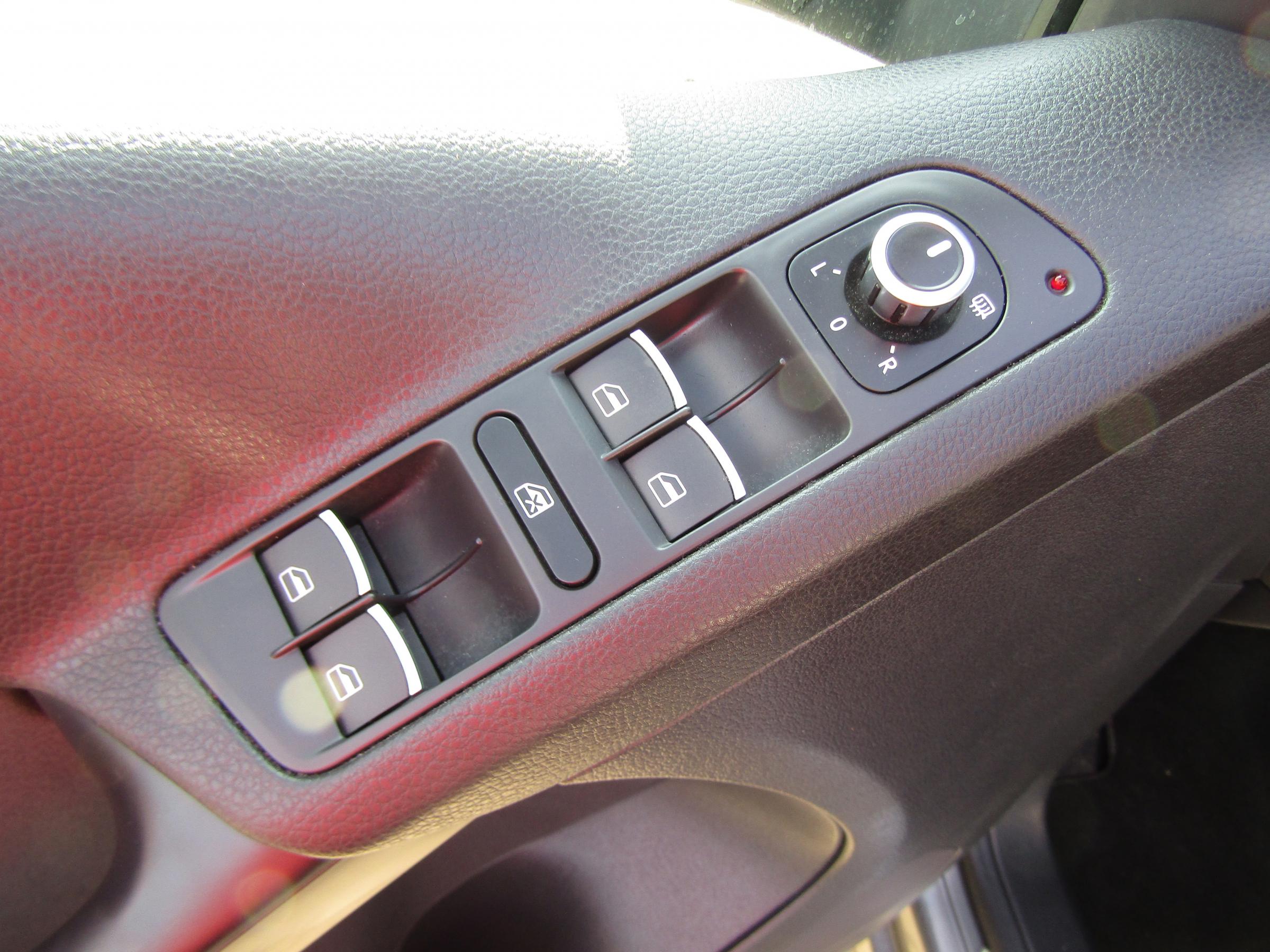 Volkswagen Tiguan, 2013 - pohled č. 12