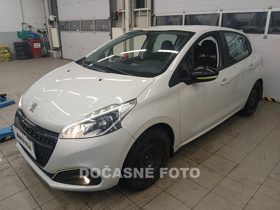 Peugeot 208 1.2i 