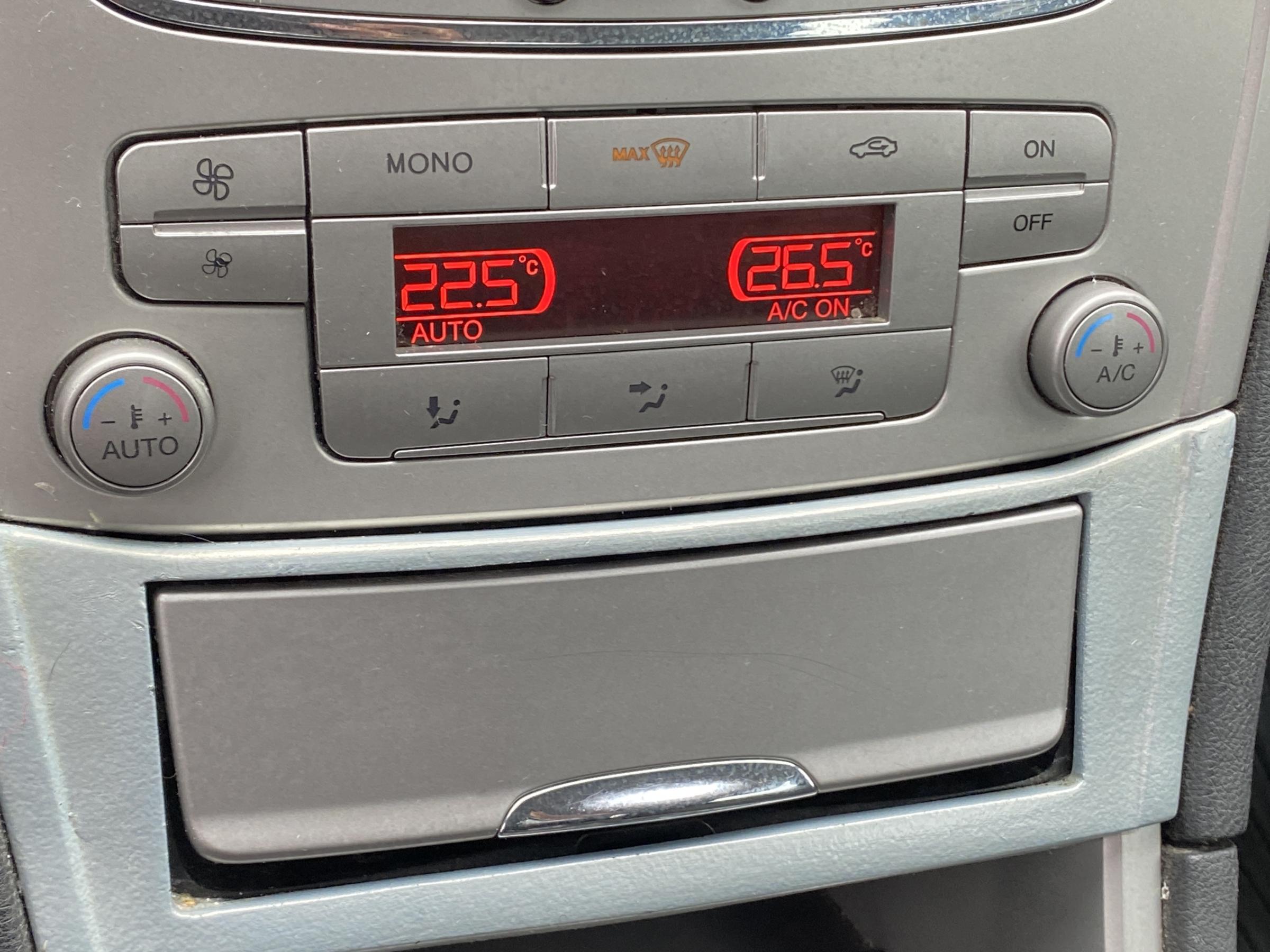 Ford Mondeo, 2010 - pohled č. 15