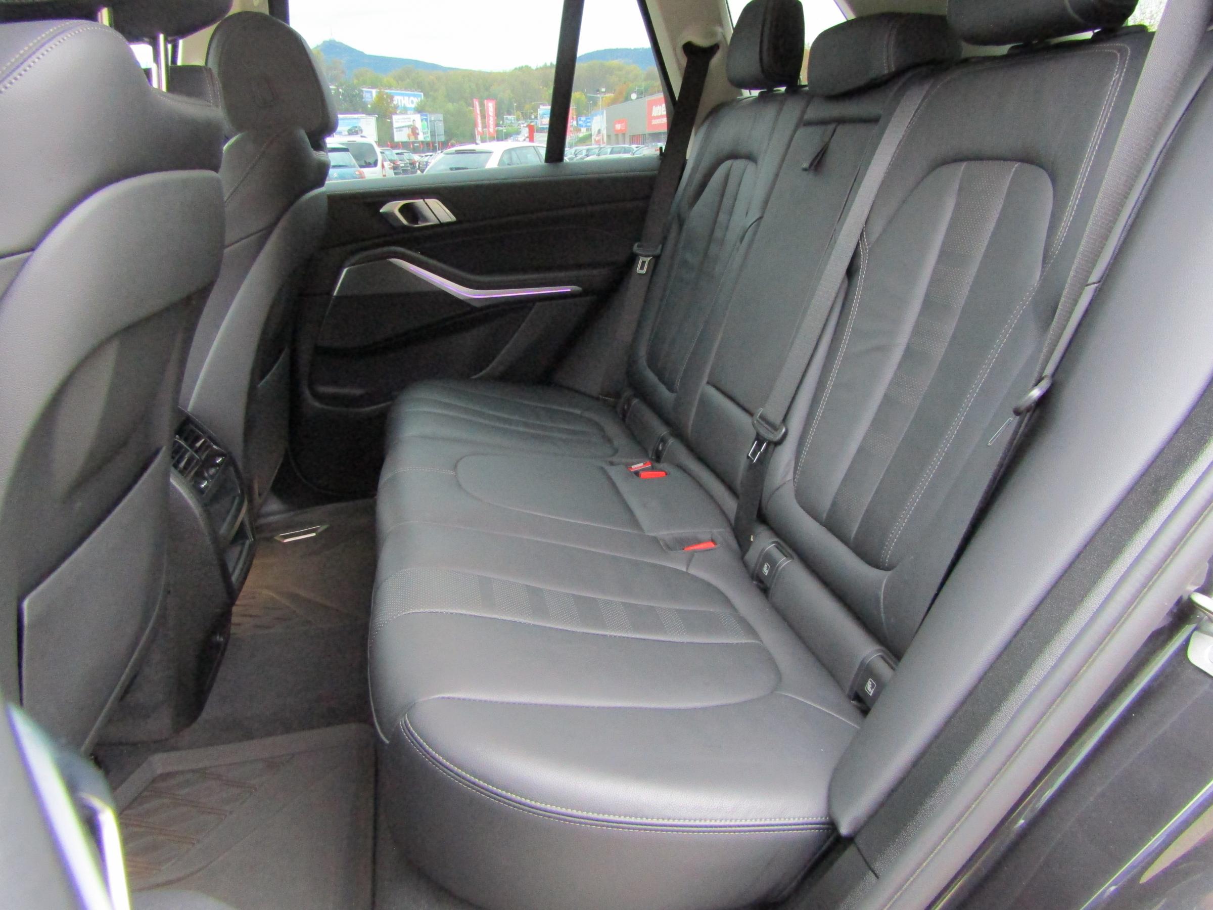BMW X5, 2021 - pohled č. 10