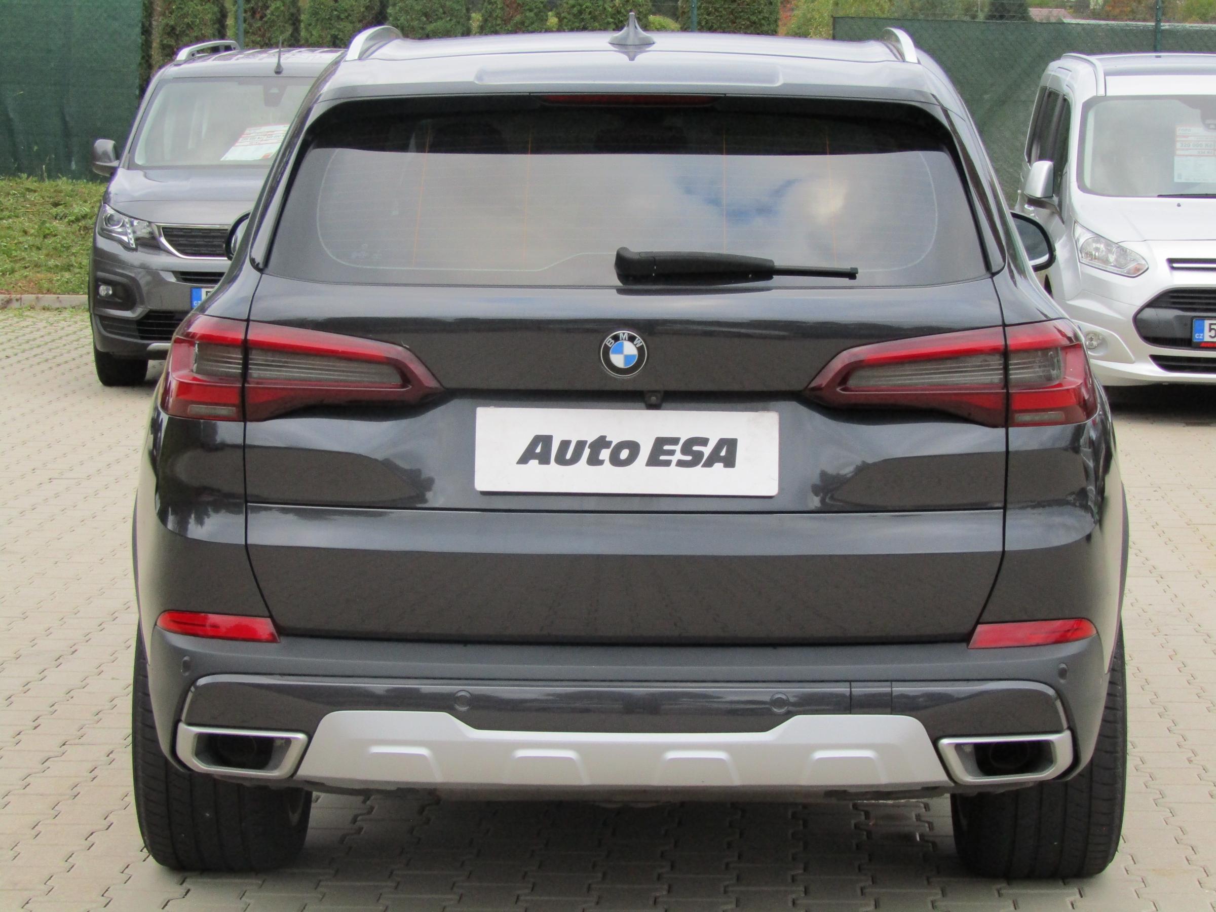 BMW X5, 2021 - pohled č. 5