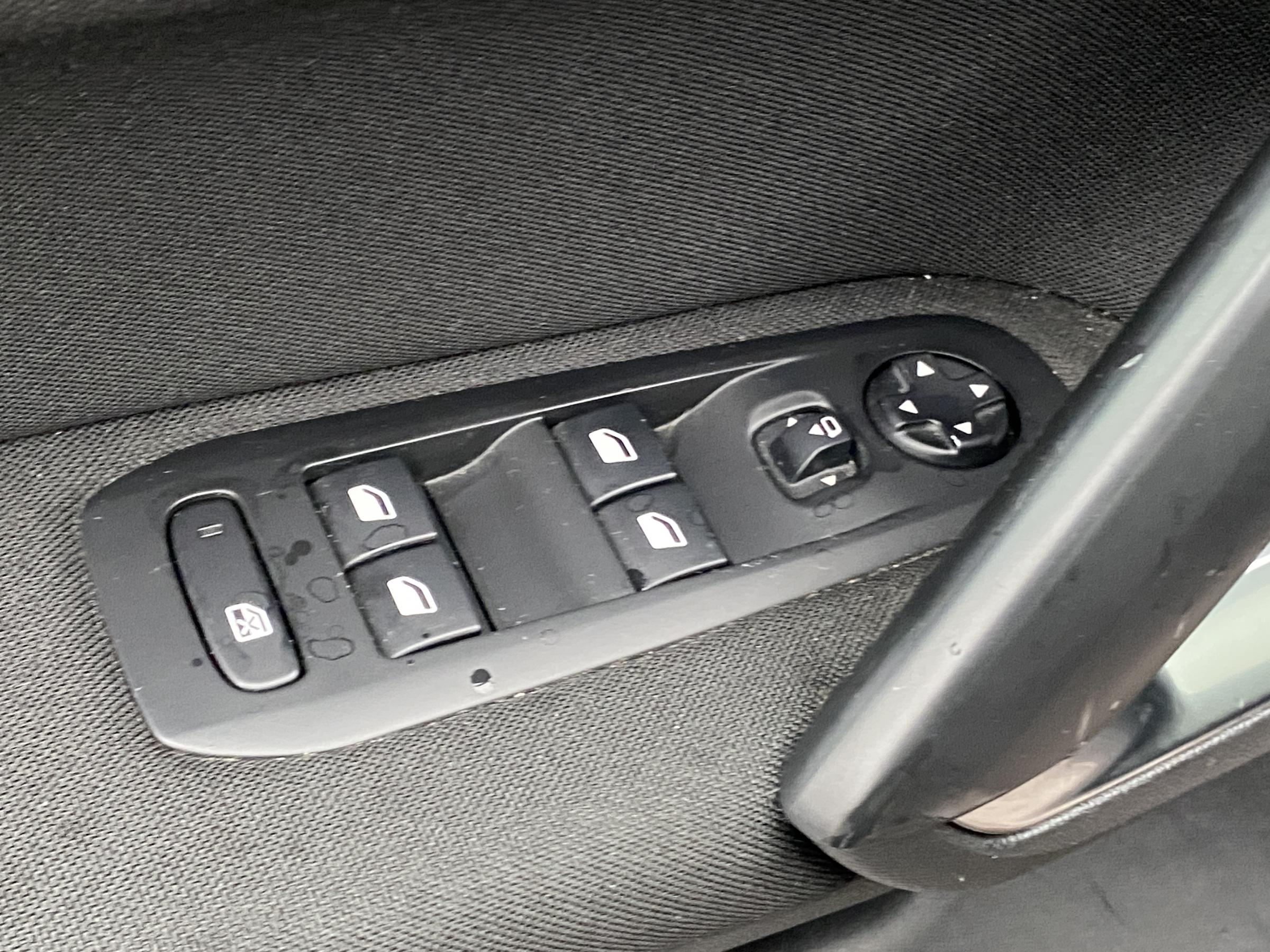 Peugeot 308, 2015 - pohled č. 11