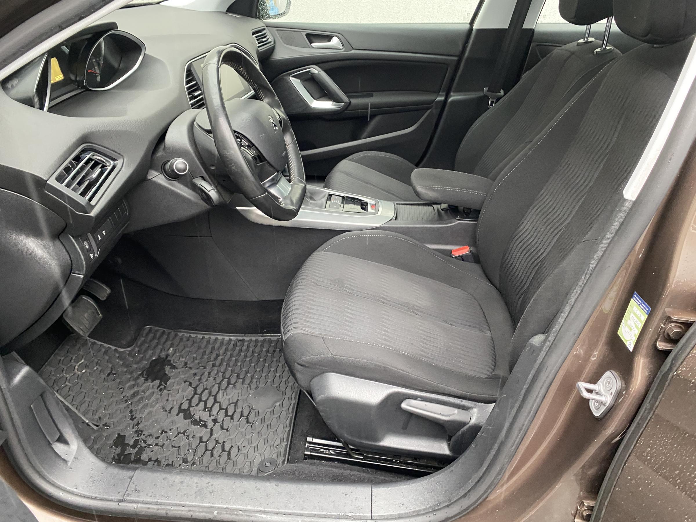 Peugeot 308, 2015 - pohled č. 9