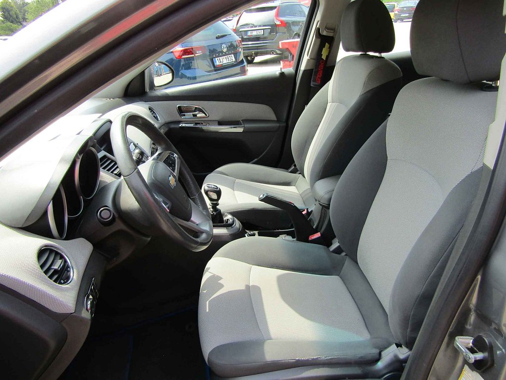 Chevrolet Cruze 1.6i 