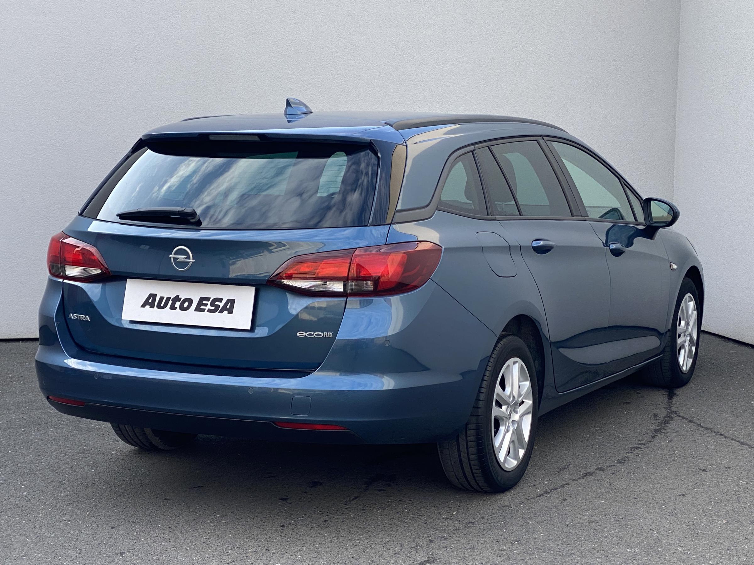 Opel Astra, 2017 - pohled č. 4
