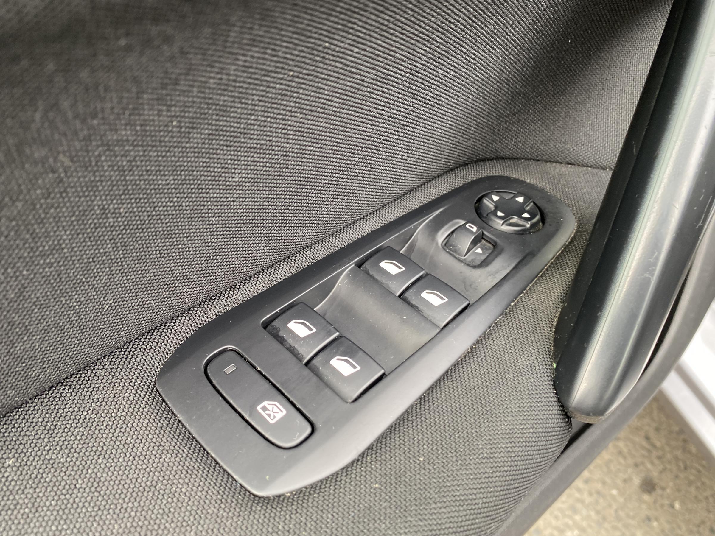 Peugeot 308, 2015 - pohled č. 15