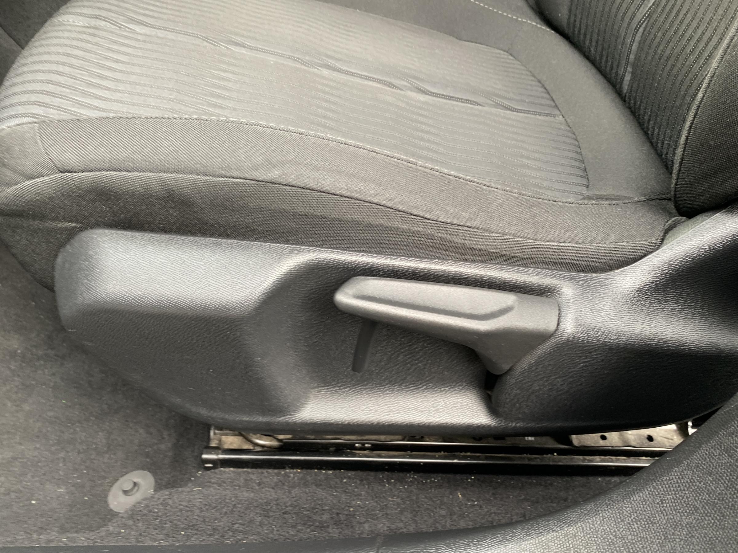 Peugeot 308, 2015 - pohled č. 16