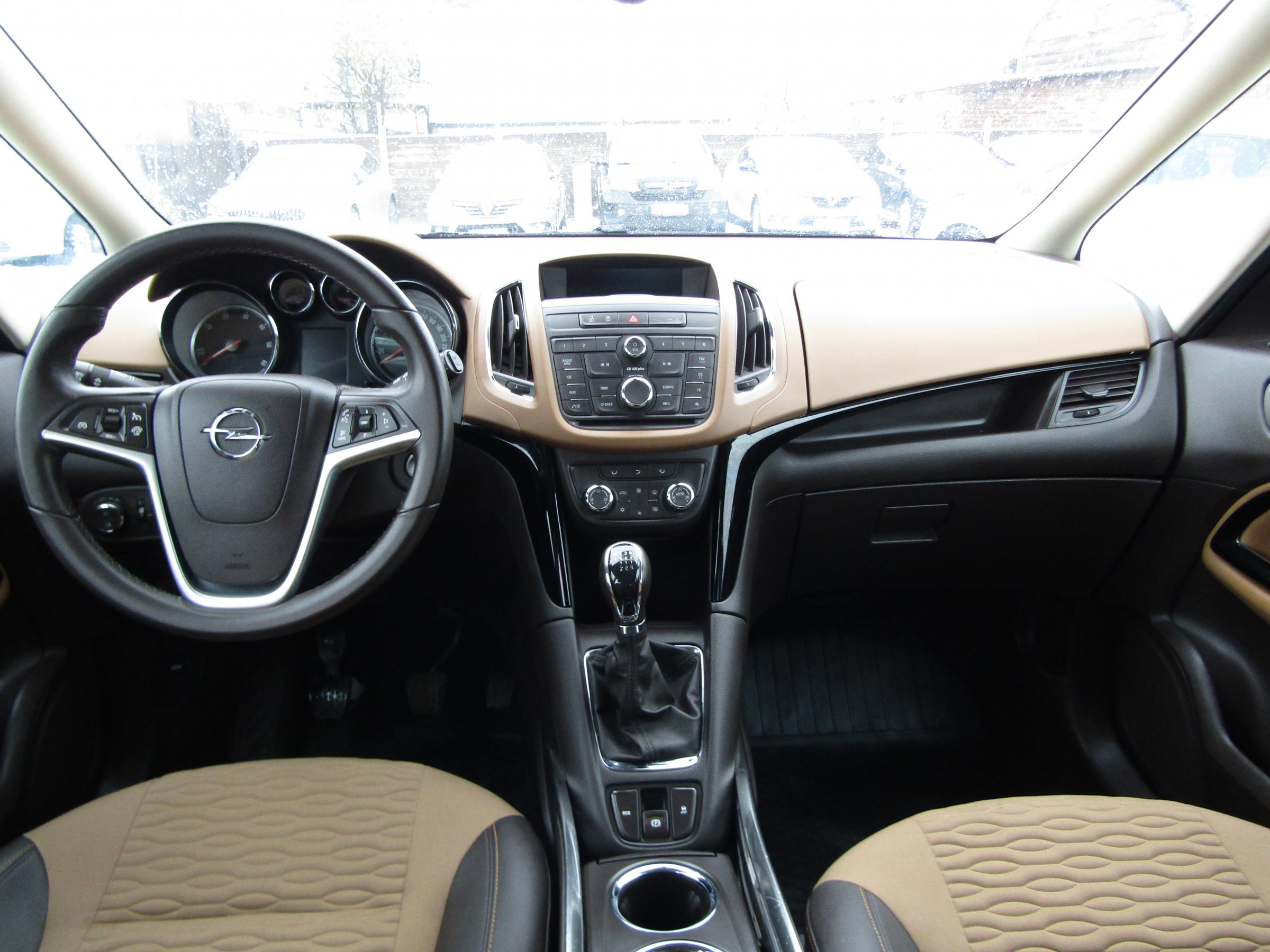 Opel Zafira, 2016 - pohled č. 8