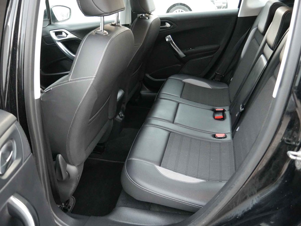 Peugeot 2008 1.2 PT 