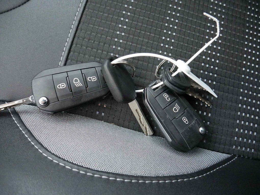 Peugeot 2008 1.2 PT 
