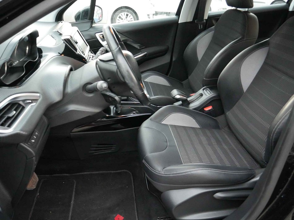 Peugeot 2008 1.2 PT 