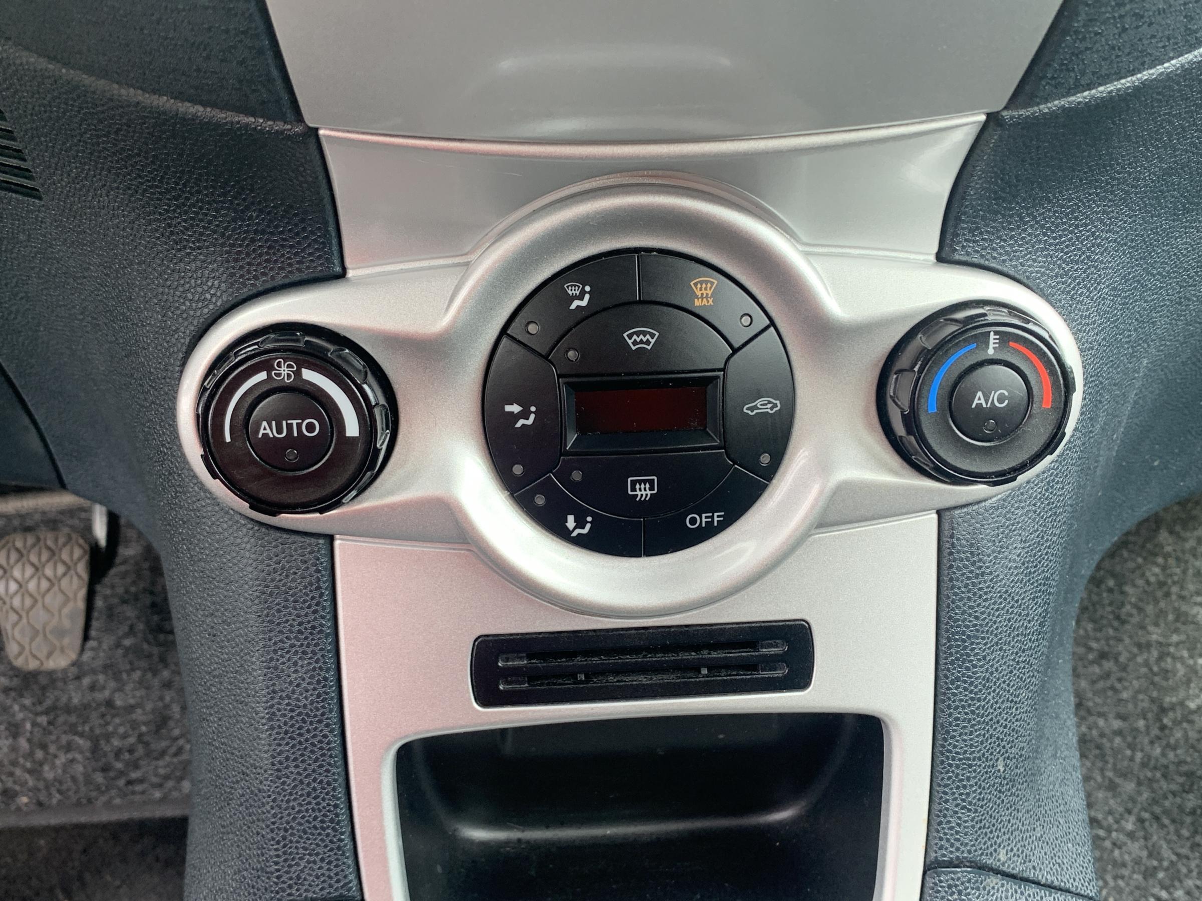 Ford Fiesta, 2012 - pohled č. 16