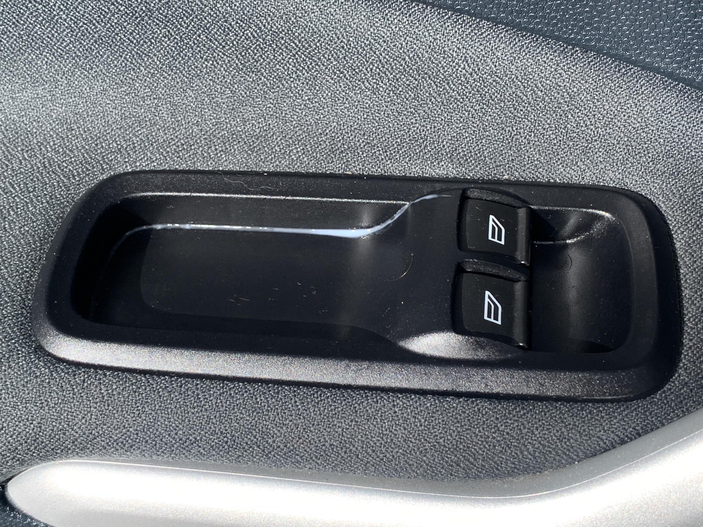 Ford Fiesta, 2012 - pohled č. 17