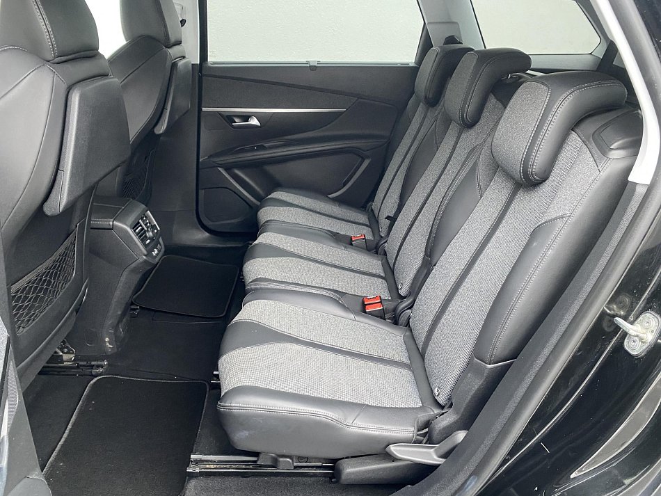 Peugeot 5008 2.0 HDi Allure 7míst