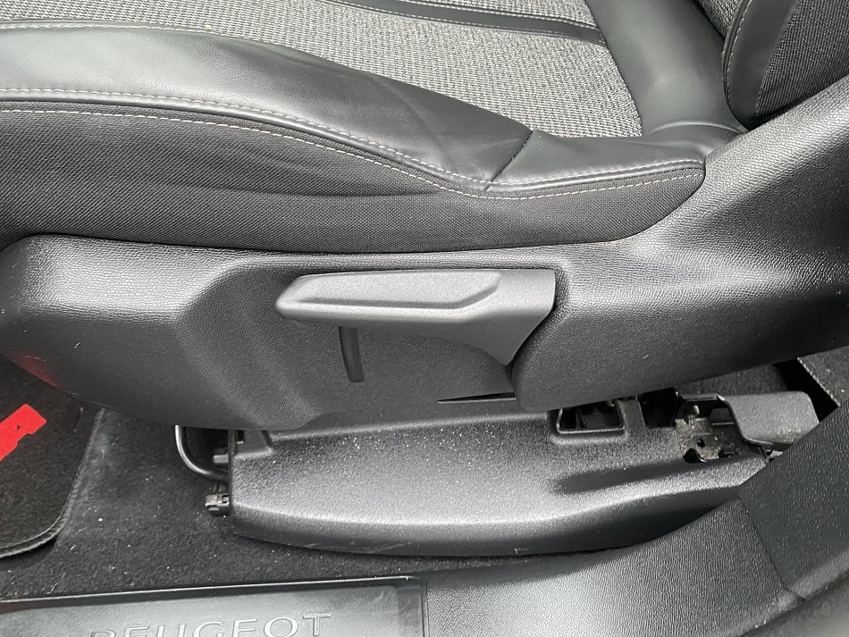 Peugeot 5008 2.0 HDi Allure 7míst