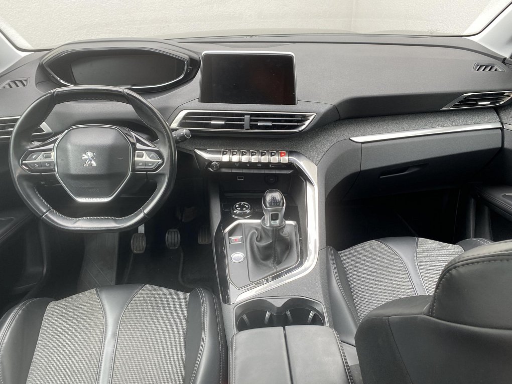 Peugeot 5008 1.2 PT Allure 7míst