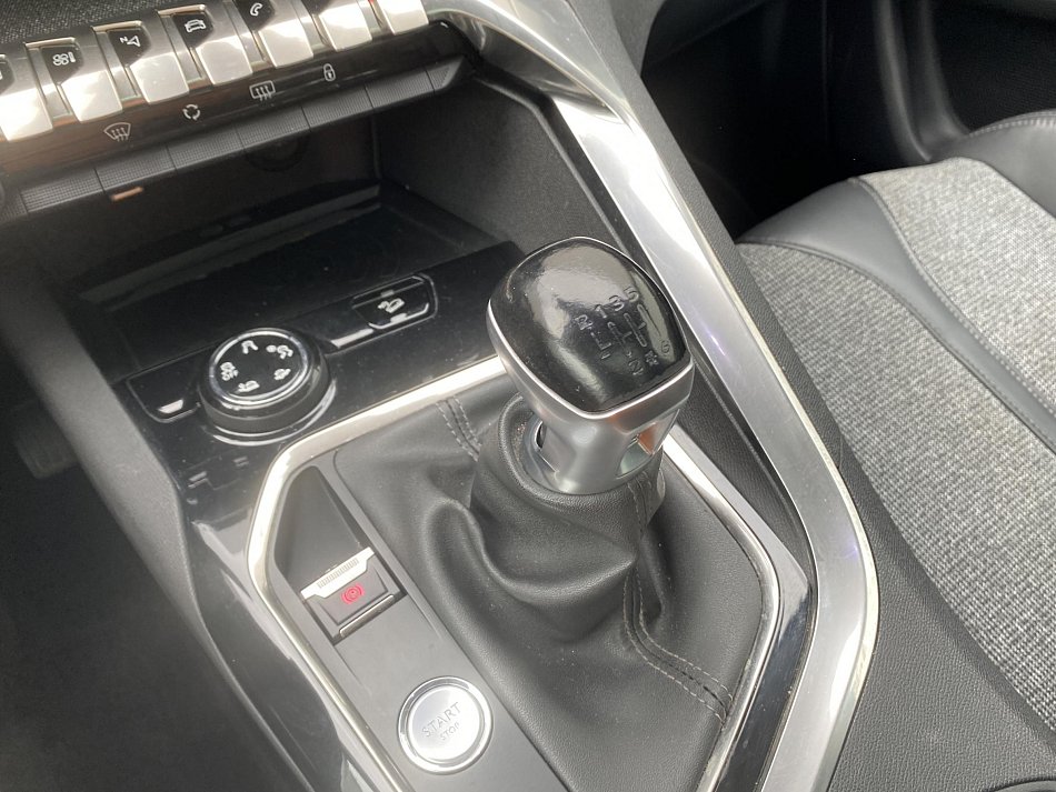 Peugeot 5008 1.2 PT Allure 7míst